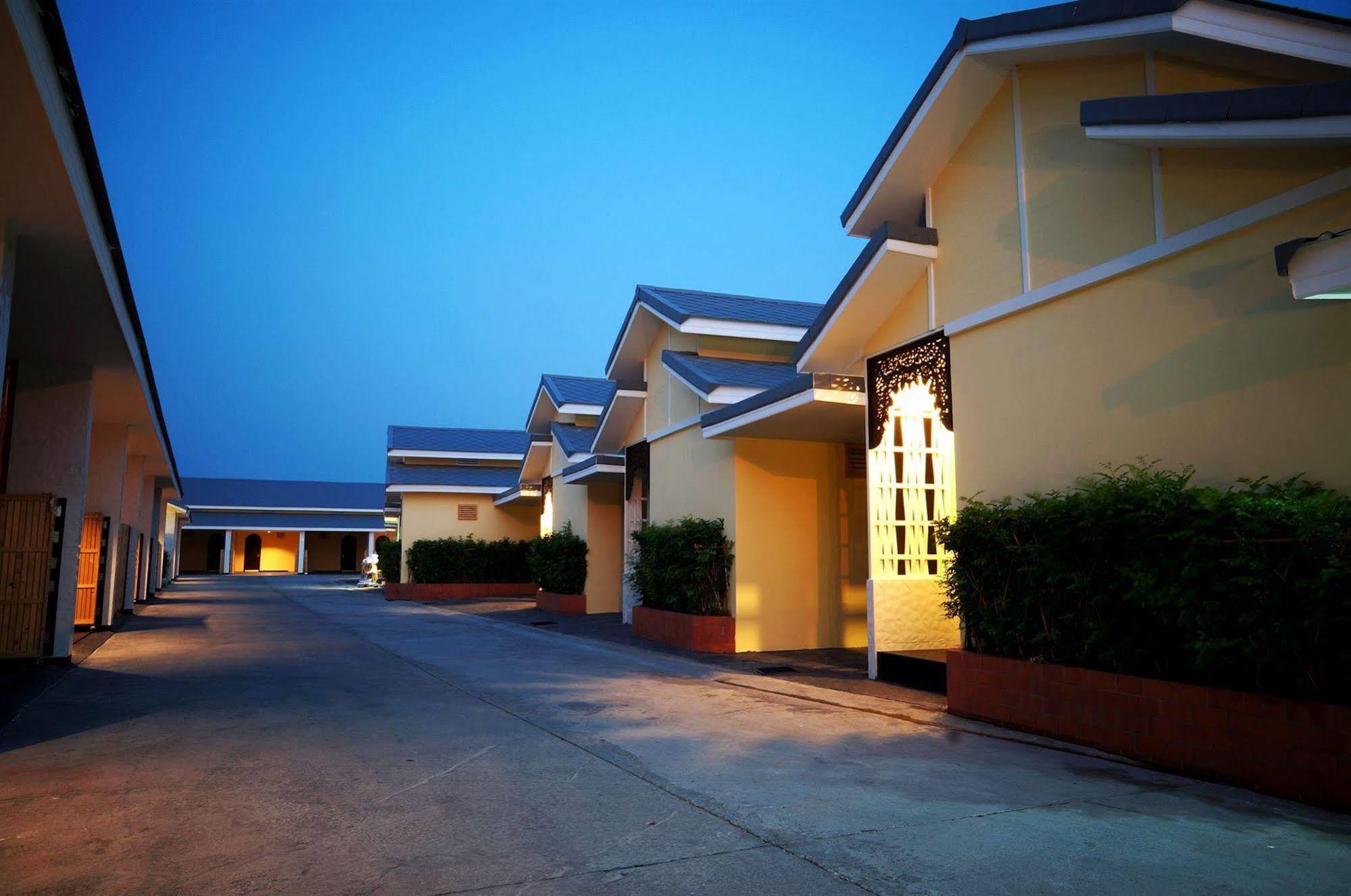 Roses Hua Hin